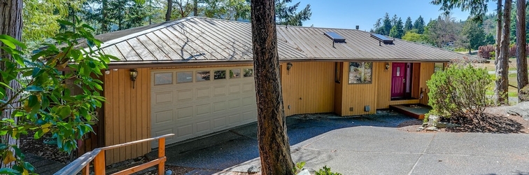 Others Serene La Conner Retreat w/ Fireplace & Deck!