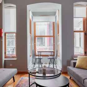 Room1Rustic Stone Flat 5 min to Taksim Square,出租车停靠站飯店