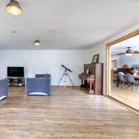 Exterior1Grandpa`s Orange House,刘易斯县飯店