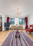 Primary image Delightful Vintage 2 Bedroom Apartment