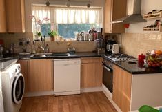 Others 3 Stunning 3 -bed Semi Detached House in Cambridge