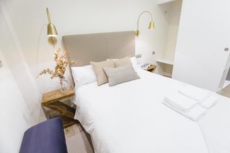 Lainnya 4 One&Lux Byron Suites