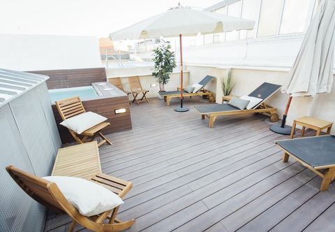 Lainnya One&Lux Byron Suites