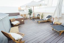 Lainnya One&Lux Byron Suites