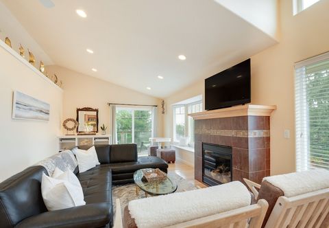 Others Cozy Waldport Vacation Rental: Steps From the Bay!