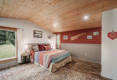 Others 4 71mf- Rustic - Pets Ok - Sleeps 4 1 Bedroom Cabin by Redawning