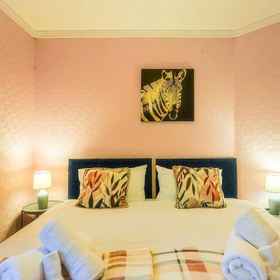 Living area 1 3ベッドルーム 6ベッズ ガーデン フリー パーキング  WiFi ニア シティ センター, ケレスリー ホテル