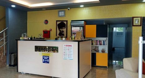 Lainnya 2 NEZİH SUİTS