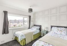 Others 7 Come & Unwind in Charming 5 Bed House in Blackburn