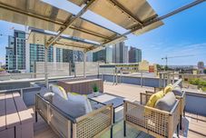 其他 Rooftop w/ Views: Modern Little Italy Townhome