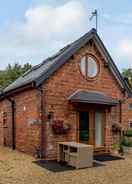 Primary image Charming 2-bed Cottage Near Knutsford