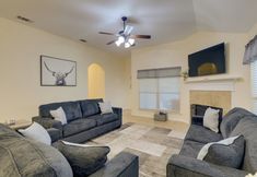 기타 2 Covered Patio & Large Yard: Mansfield Home