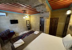 Lainnya 6 Rustic Caves