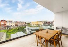 Others 7 Modern Living In Prime Location!