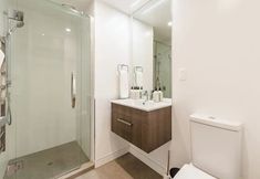 Others 6 Central & Modern 2-Bedroom Apartment