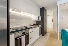 Others 5 Central & Modern 2-Bedroom Apartment