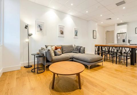 Others Modern City Apartment On Main Shopping Street