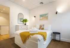 Others 3 Modern City Apartment On Main Shopping Street