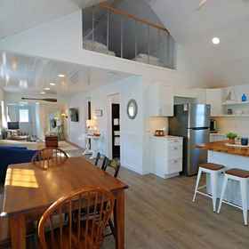 Primary image1Sandpiper Cottage 3 Bedroom Home by RedAwning,肖托夸县飯店