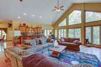 Others Fairfield Bay Retreat w/ Fireplaces & Lake Access