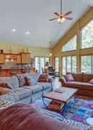 Primary image Fairfield Bay Retreat w/ Fireplaces & Lake Access