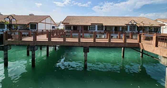 Khác Alpine LXPD Full Seaview Water Chalet