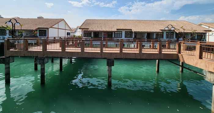 Others Alpine LXPD Full Seaview Water Chalet