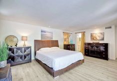 Lain-lain 7 Serene Coastal Home Sleeps 8 1 Mile From Beach!