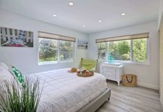 其他 5 Serene Coastal Home Sleeps 8 1 Mile From Beach!