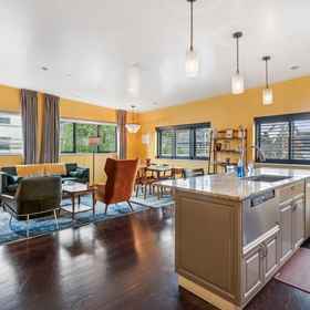 Primary image1Violet Suites PDX,摩特诺玛县飯店