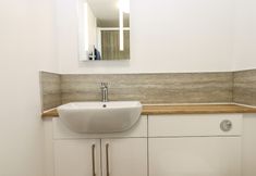 Lain-lain 4 Bumblebee Cottage