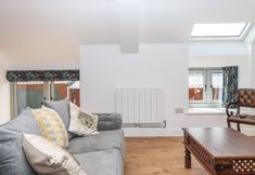 Lain-lain 3 Bumblebee Cottage