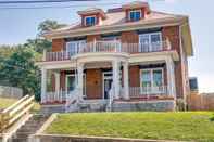 อื่นๆ Inviting Connellsville Home w/ Deck - Pets Welcome