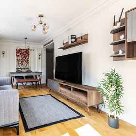 Room 1 Sleek Flat 6 min to Istiklal Ave in Beyoglu, Kilic Ali Pasha Hamam Hotels