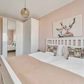 Primary image 1 Spacious & Colorful Apartment by Renters, Śródmieście Hotels