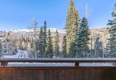 その他 4 Slopeside Chalet 4 Bedroom Home by RedAwning