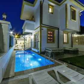 Primary image1馬爾馬里斯玫瑰別墅每日每週租賃，乌拉飯店