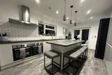 Others 6 Bedroom 5 Shower rm House in Central Nottingham