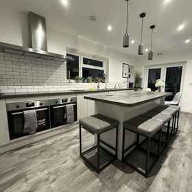 Primary image 1 6 Bedroom 5 Shower rm House in Central Nottingham, Dusk till Dawn Poker and Casino Hotels