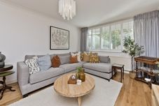 其他 Botanical Bliss Near Kew Gardens by Underthedoormat