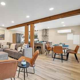 Primary image 1 Pacific Northwest Retreat Duplex 3min from Seattle by RedAwning, Hotel Taman SeaTac Utara