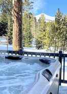 Outdoor spa tub Ski Hill Chalet 3 Bedroom Home