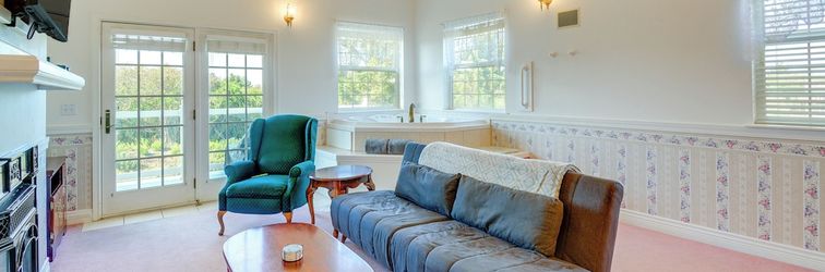 その他 Ocean Shores Condo w/ Private Tub < 1 Mi to Beach!