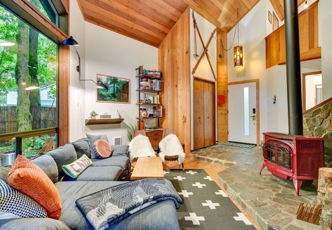 其他 Rhododendron Creekside Cabin w/ Hot Tub & Fire Pit