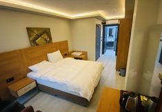 Others 5 The North Hotel