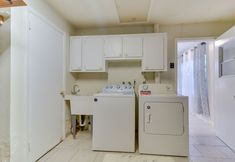 อื่นๆ 4 Largo House w/ Backyard Oasis & Proximity to Beach