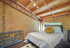 Others 2 Riverfront Libertyville Retreat w/ Outdoor Kitchen