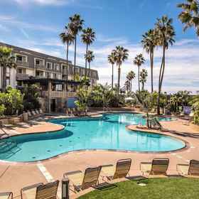 Primary image 1 Oceanside Beach Condos, Sleeping Tiger Coffees Hotels