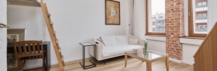 Others Studio z Antresolą by Renters