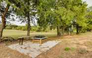 Others 6 Chic Oklahoma Retreat w/ Patio, Bar & Fire Pits!